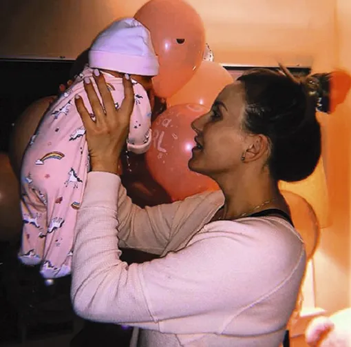 Падчерица Алексея Серебрякова Дарья с дочерью Падчерица Алексея Серебрякова Дарья с дочерью