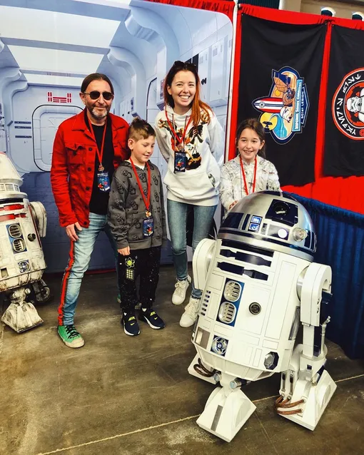 Шура Би-2 с женой Елизаветой, дочерью Евой и сыном Оливером