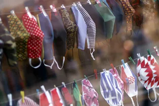 Как правильно стирать маску, чтобы избежать маскне? Рассказывают эксперты