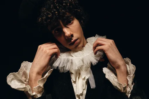 Любовь, сказочные миры и иммерсивное шоу в библиотеке: премьеры ноября