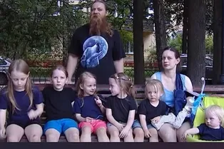 «Семья держит детей в жутких условиях»: жена Сергея Жигунова высказалась в адрес родителей Алисы Тепляковой