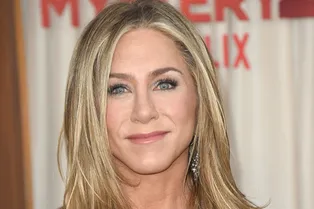 Дженнифер Энистон показала себя без ретуши и макияжа