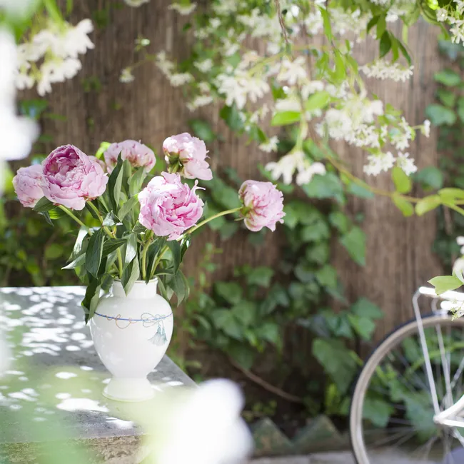 Пионы повсюду: как использовать цветы в декоре и с чем сочетать?