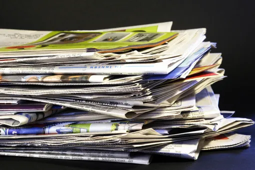 10 способов использования старых газет в быту