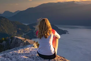 «Потом я хвасталась ключицами и впалым животом на фото из отпуска»: личный опыт борьбы с анорексией