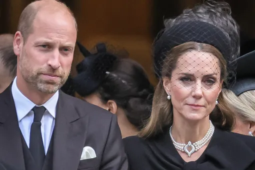 Чёрная вуаль, жемчуга и поцелуй короля: как Кейт Миддлтон простилась с герцогиней Кентской