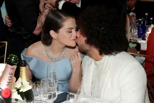 Волнистый боб и платье от Ralph Lauren: стилист разобрала свадебный образ Селены Гомес Волнистый боб и платье от Ralph Lauren: стилист разобрала свадебный образ Селены Гомес