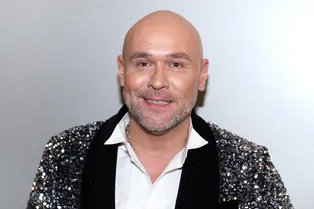 «Играешь свою жизнь на 200%»: как коллеги поздравили с юбилеем звезду «Склифосовского» Максима Аверина