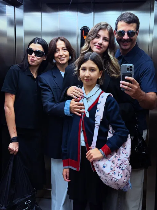 Иван Ургант и Наталья Кикнадзе с дочерьми Эрикой, Ниной и Валерией Иван Ургант и Наталья Кикнадзе с дочерьми Эрикой, Ниной и Валерией