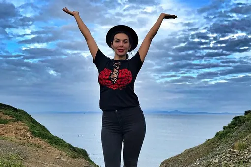 «Вокруг света во время декрета»: Анна Седокова объедет мир с тремя детьми «Вокруг света во время декрета»: Анна Седокова объедет мир с тремя детьми