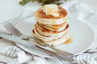 С орехово-карамельной начинкой: как приготовить корейские оладьи хотток