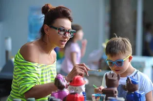 «Дневные сны — настоящее счастье»: Эвелина Бледанс опубликовала видео с сыном