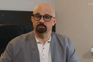 «Это был их выбор»: ведущий «Звёзд под капельницей» ответил на обвинения в спаивании участников шоу