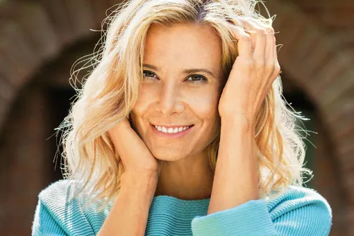 Андрон Кончаловский подарил Юлии Высоцкой шубу Андрон Кончаловский подарил Юлии Высоцкой шубу