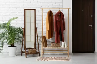 Как выбрать мебель для маленькой прихожей: 5 готовых формул и 30 товаров с ярким дизайном