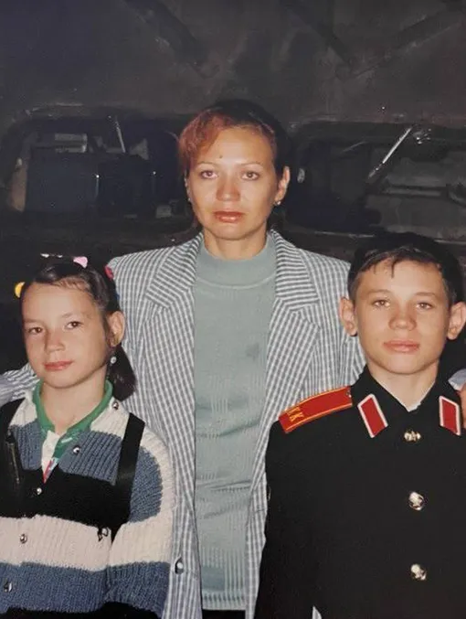 Зарина Тенгизовна Галич с Идой и Аланом. Архивное фото Зарина Тенгизовна Галич с Идой и Аланом. Архивное фото