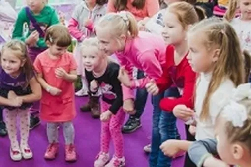 Праздник для мам и дочек Праздник для мам и дочек