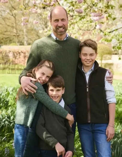 Цветной снимок Уильмас с детьми также был выложен на День отца Цветной снимок Уильмас с детьми также был выложен на День отца