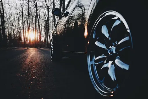 Московским автомобилистам рассказали, пора ли менять резину