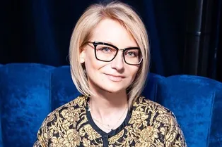 «Перед тем, как поехать в роддом, я заехала на съемки»: Эвелина Хромченко показала архивное «беременное» фото