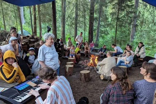 Анна Битова на Валдае, где ЦЛП с 2003 года проводит взрослые и детские инклюзивные смены, в том числе для жителей ПНИ