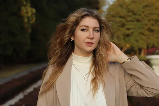 Таня в бесшумном режиме: девушка, потерявшая слух, нашла способ общаться