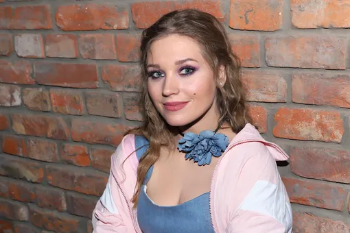 «Вы как близняшки»: Кристина Асмус выложила фото с младшей сестрой Кариной «Вы как близняшки»: Кристина Асмус выложила фото с младшей сестрой Кариной