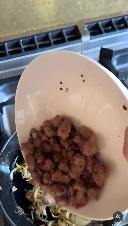 Соцсети Гвинет Пэлтроу