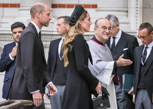 Чёрная вуаль, жемчуга и поцелуй короля: как Кейт Миддлтон простилась с герцогиней Кентской