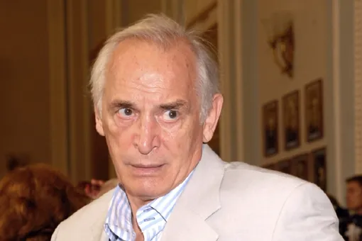 «Красавец»: поклонники обсуждают фото 85-летнего Василия Ланового на сцене