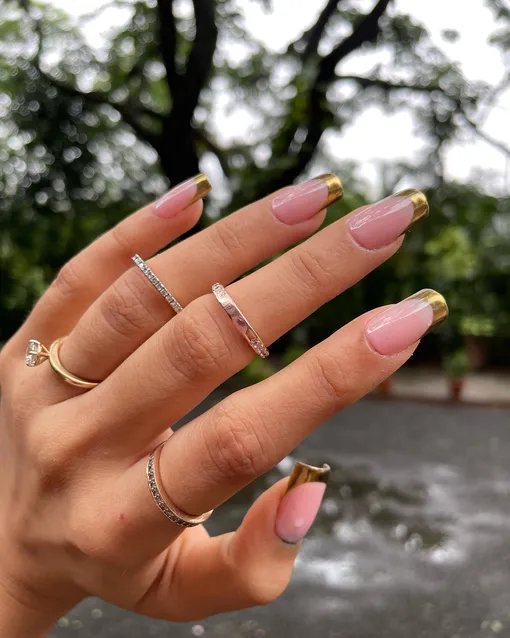 Золотой хромированный французский маникюр Золотой хромированный французский маникюр