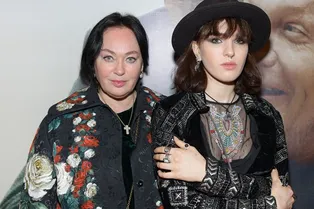 «Жалею, что не родила с десяток»: Лариса Гузеева сравнила фото дочери в детстве и сейчас