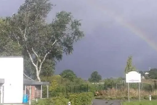 «Это был привет от нее». Женщина не знала, что ее мама уже умерла, когда увидела радугу в небе. «Это был привет от нее». Женщина не знала, что ее мама уже умерла, когда увидела радугу в небе.