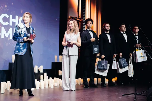 Алла Лагутина, победительница премии «Время женщин» в номинации «Интересно с детьми», и член жюри, актриса и блогер Людмила Светлова Алла Лагутина, победительница премии «Время женщин» в номинации «Интересно с детьми», и член жюри, актриса и блогер Людмила Светлова