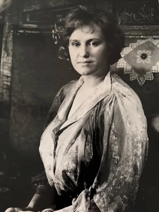 Ирина Розанова в картине Петра Тодоровского «Жизнь забавами полна» Ирина Розанова в картине Петра Тодоровского «Жизнь забавами полна»