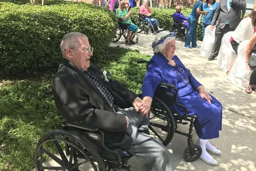 Они нашли свою любовь в доме престарелых Они нашли свою любовь в доме престарелых