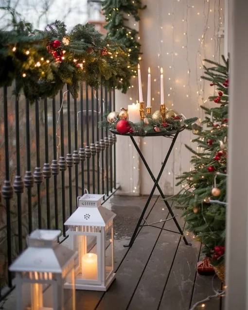 елка на балконе елка на балконе