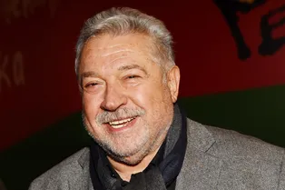 «Пугачёву сняли с самолета»: Юлий Гусман о том, как певицу не пустили в Париж