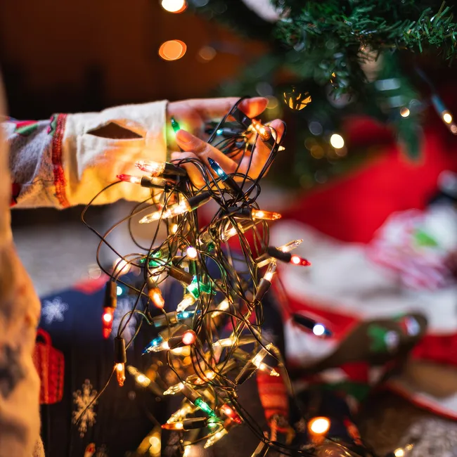 Не покупаю дорогие гирлянды: как украсить квартиру к Новому году без стресса