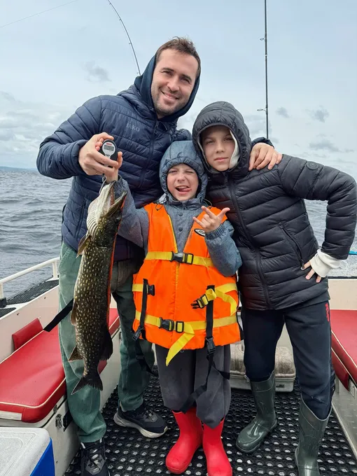 Александр Кержаков с сыновьями Игорем и Артемием