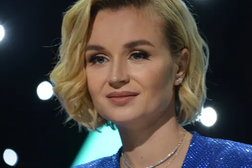 «Прекрасная спортивная форма»: Полина Гагарина в бикини позирует у футбольных ворот «Прекрасная спортивная форма»: Полина Гагарина в бикини позирует у футбольных ворот