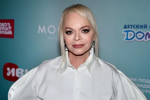 Лариса Долина