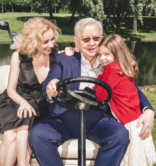 Марина Зудина и Олег Табаков с дочерью Марией. Архивное фото Марина Зудина и Олег Табаков с дочерью Марией. Архивное фото