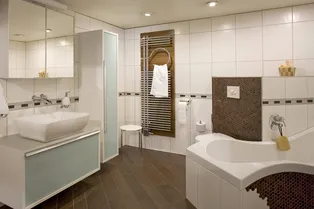 Плитка до потолка и металлическая фурнитура: 6 трендов оформления ванной комнаты, которые будут лидировать в 2026 году