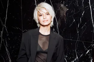 Яркий блонд и дерзкое мини: новый выход Любови Аксёновой на премьере фильма