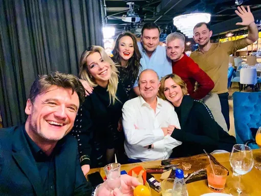 Владимир Стержаков с актерами сериала «Маргоша» Владимир Стержаков с актерами сериала «Маргоша»