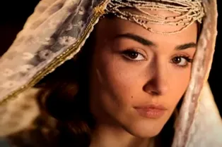 Названа дата выхода фильмы «Мевляна: опьянённый любовью» с Ханде Эрчел: производственный ад подошёл к концу