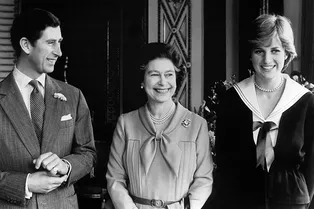 Могли быть подругами: в какой роковой момент Диана навсегда лишилась поддержки Елизаветы II?