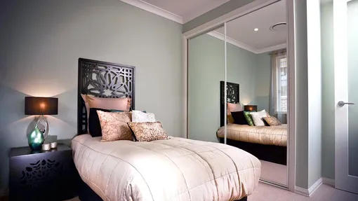 Зеркала в спальне напротив кровати Зеркала в спальне напротив кровати