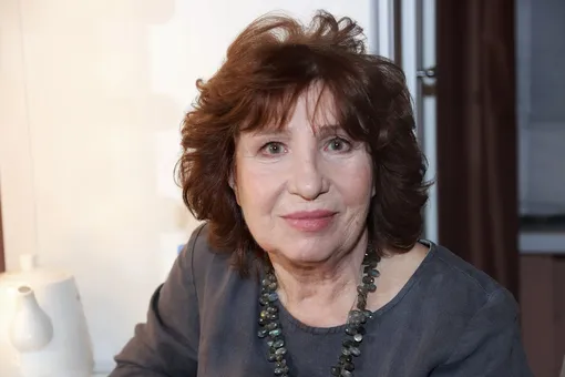 «Колола лед на вокзале»: Елена Камбурова о трудностях переезда в Москву «Колола лед на вокзале»: Елена Камбурова о трудностях переезда в Москву